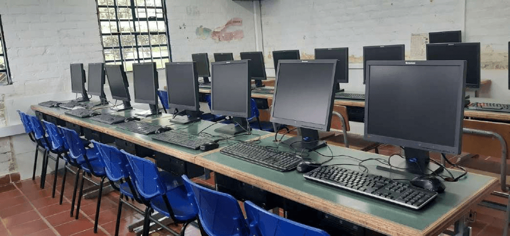 Sala de ordenadores en BENPOSTA 3