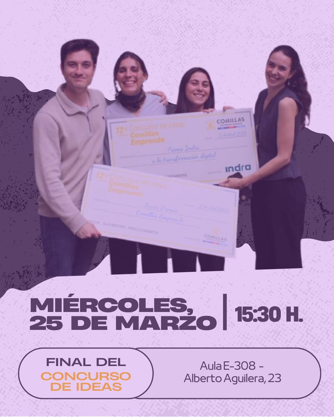 Grupo de personas con trofeos y cheques de premio en un evento académico en la Universidad de Comillas, promoviendo la final del concurso de ideas.