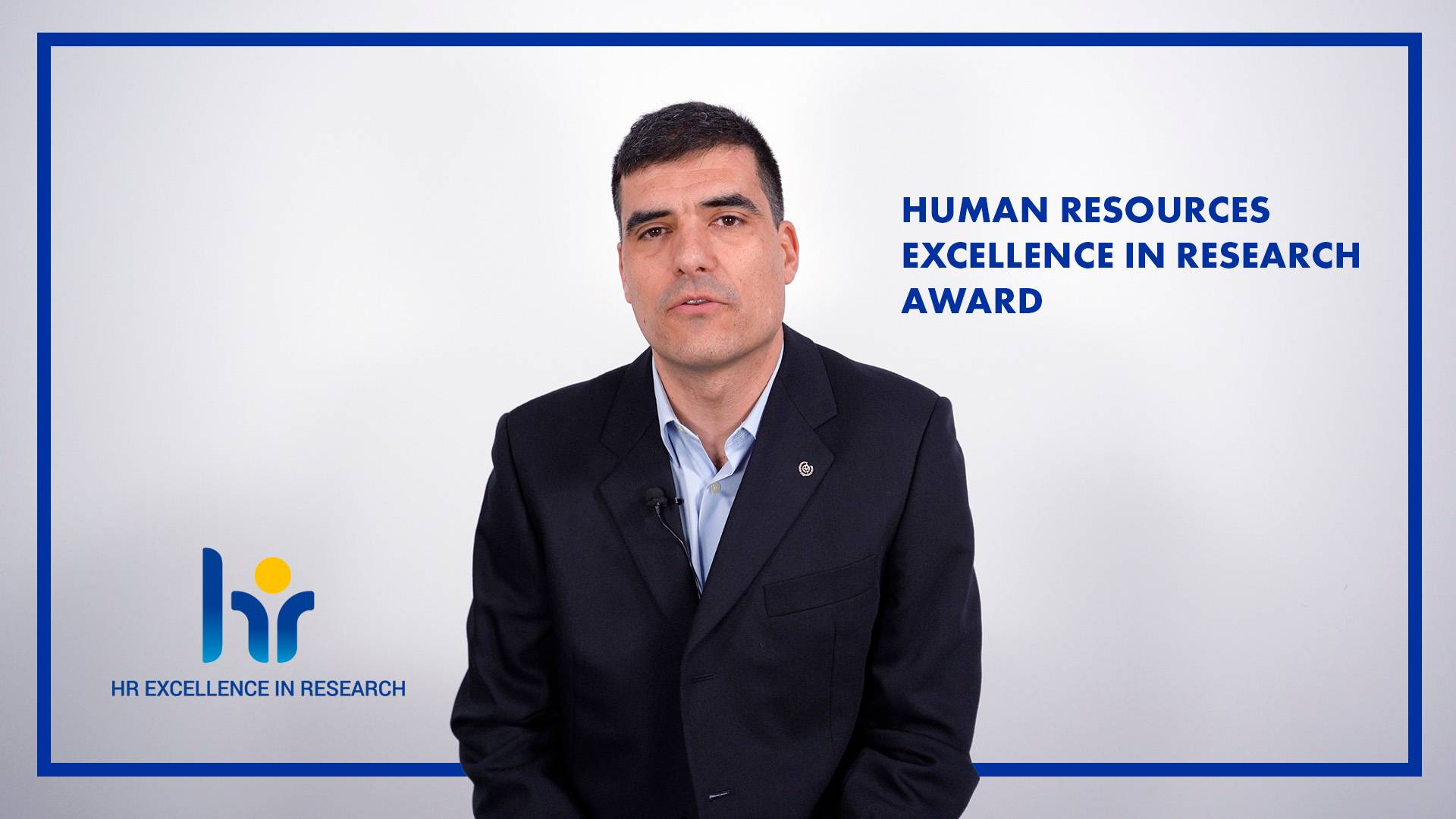 Reconocimiento a la Excelencia en Recursos Humanos en Investigación en una entrevista formal