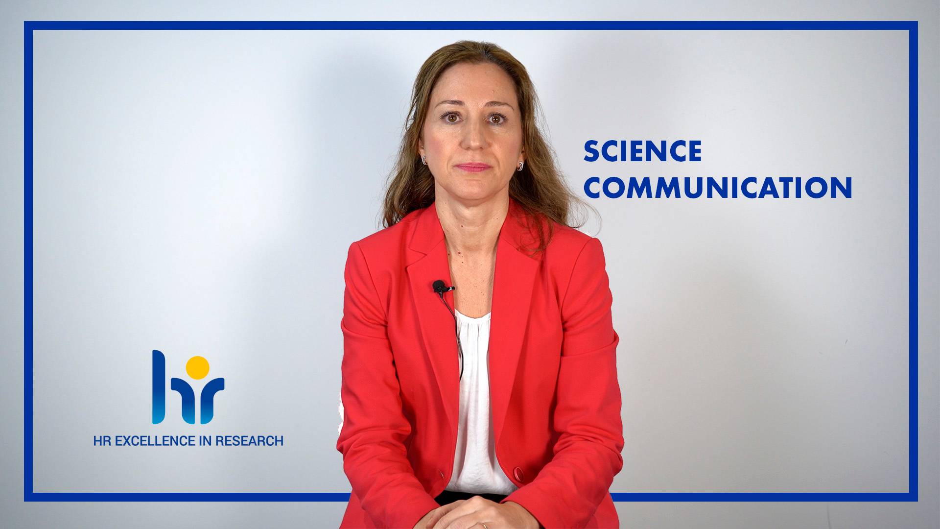 Profesora en videoconferencia sobre ciencia y comunicación en la Universidad de Comillas, sector educación.
