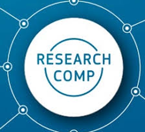 Un logo que representa la investigación y la competencia en un fondo azul.