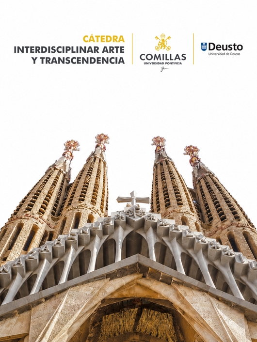 La imagen muestra el detalle arquitectónico de las torres de una catedral desde un ángulo inferior.