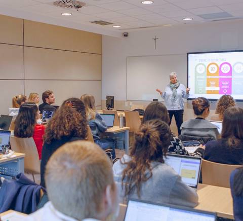 profesor en clase