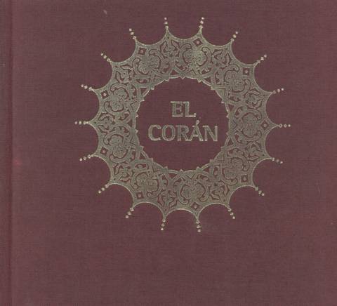 Un libro de color marrón con el título 'El Corán' en el centro.