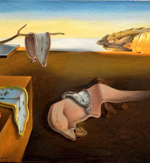 Una pintura surrealista que muestra relojes derretidos en un paisaje desértico.