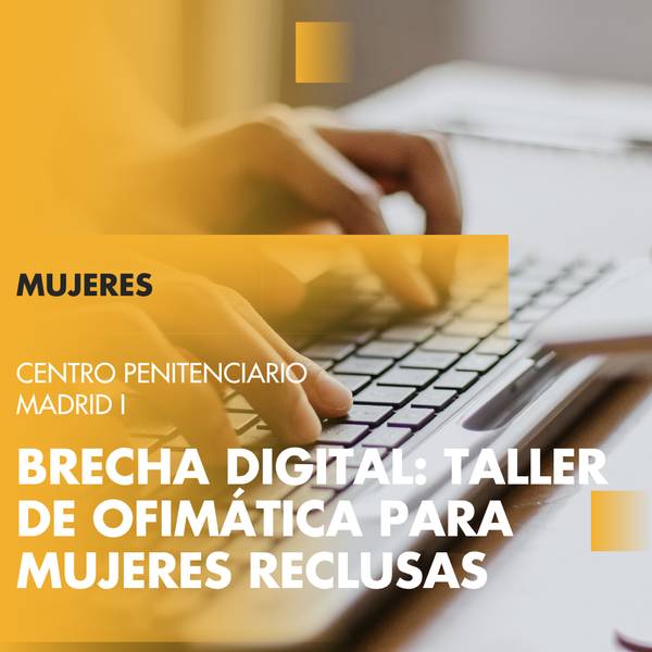 La imagen muestra un taller de ofimática dirigido a mujeres recluidas en un centro penitenciario.