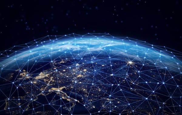 Una representación artística de la Tierra con una red de conexiones brillantes que simbolizan la tecnología y las comunicaciones.