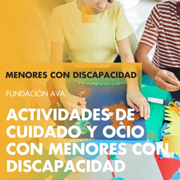 La imagen muestra a una niña interactuando con manualidades en un ambiente de cuidado y ocio para menores con discapacidad.