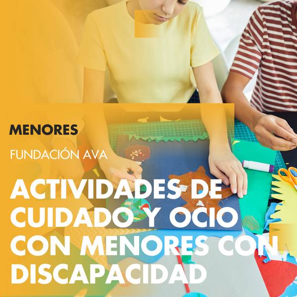La imagen presenta un ambiente colorido donde se realizan actividades de ocio con niños con discapacidad.