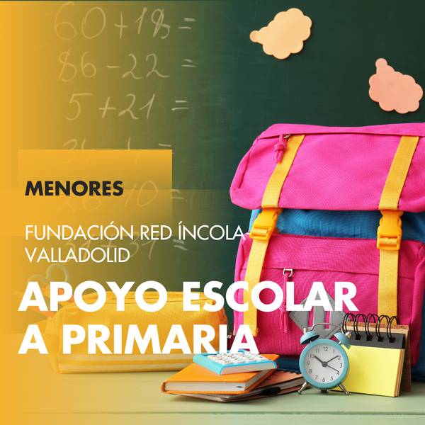La imagen muestra una mochila colorida con varios útiles escolares sobre un fondo de pizarra.