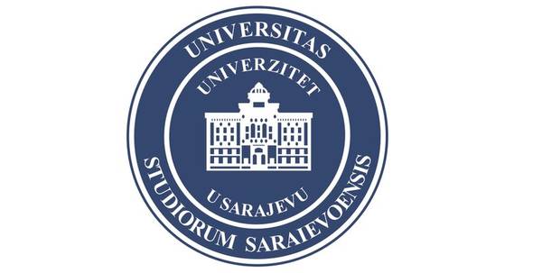 Logotipo de la Universidad de Sarajevo, con texto que dice 'UNIVERSITAS STUDIORUM SARAIEVOENSIS' y una imagen de un edificio.