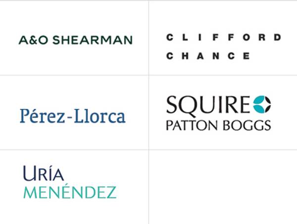 La imagen muestra logotipos de varias firmas legales destacadas.