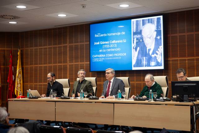 Acto de homenaje a José Gámez Calatrava en su centenario.