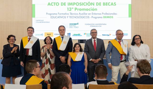 Acto de imposición de becas de la 13ª promoción del programa educativo DEMOS.