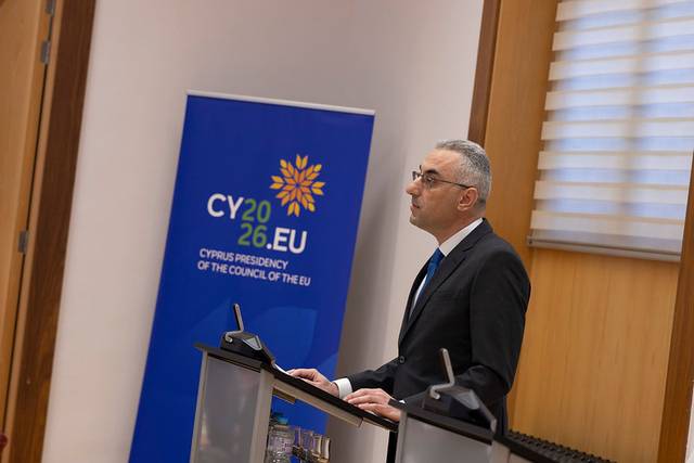 Un orador se presenta en un evento relacionado con la Presidencia de Chipre del Consejo de la UE.
