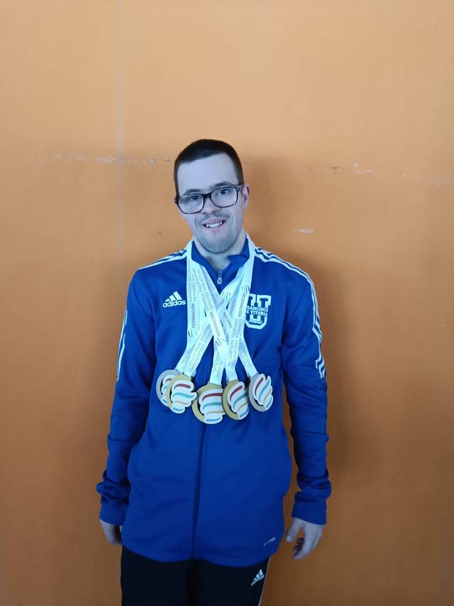 Con Medallas.jpeg