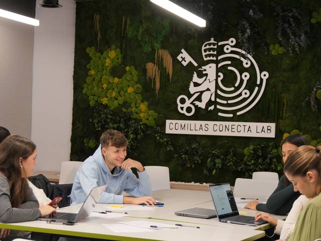 Alumnos Fisio en Comillas Conecta Lab