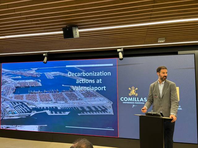 Presentación sobre las acciones de descarbonización en el puerto de Valencia.
