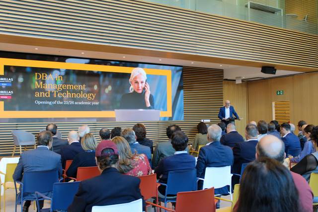 Inauguración del año académico 2023-2024 de un programa de DBA en Gestión y Tecnología.