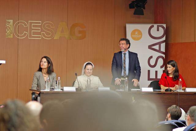 La vicerrectora Elisa Aracil, la directora Elena Valiente, el profesor Julio de la Torre y la profesora Loreto Gútiez, hoy, en el CESAG-1.jpeg