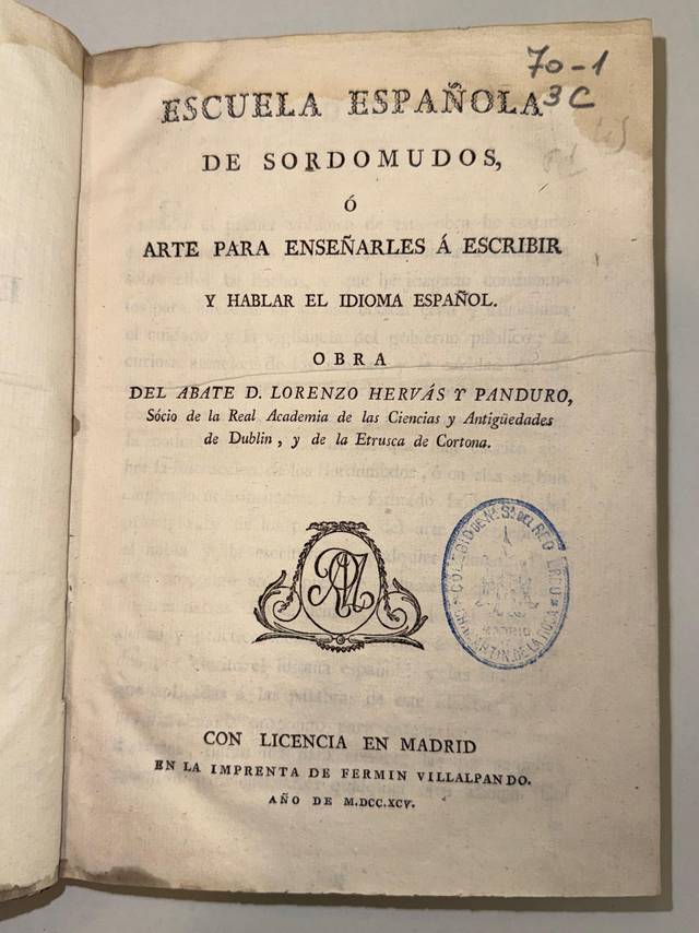Libro antiguo titulado 'Escuela Española de Sordomudos' que se centra en la enseñanza del idioma español.