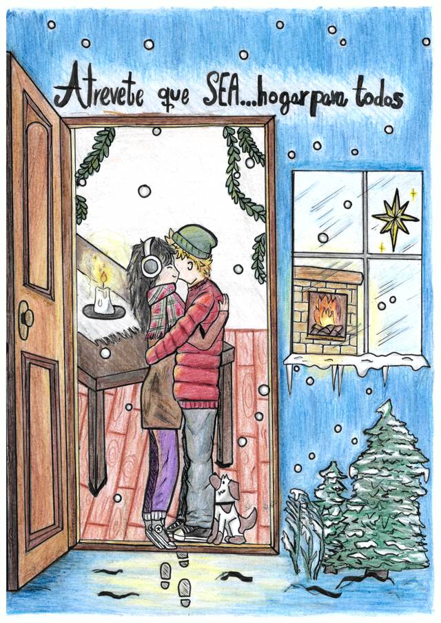 Una pareja se besa en la entrada de una casa decorada para la nieve, con un ambiente acogedor y festivo.