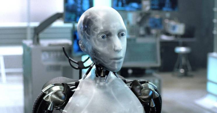 Un robot humanoide con apariencia metálica y ojos azules en un entorno de alta tecnología.
