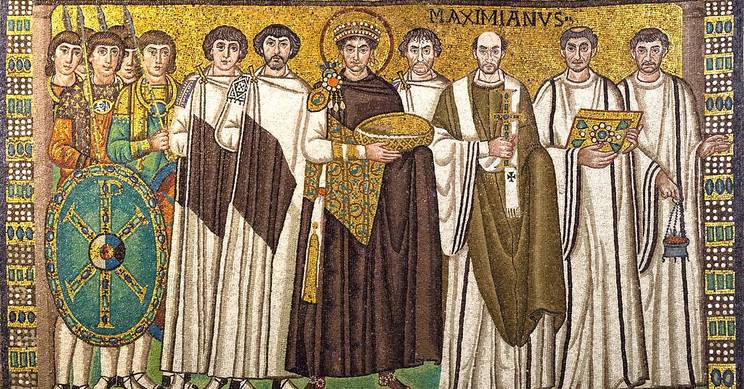 La imagen muestra un mosaico antiguo que representa a varios personajes, incluyendo a un emperador en el centro, rodeado de figuras históricas.