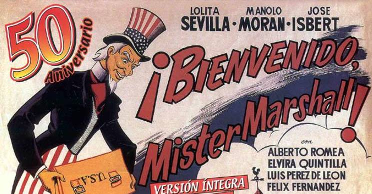 Cartel de la película '¡Bienvenido, Mister Marshall!', que muestra un grupo de personajes en un ambiente cómico y festivo.