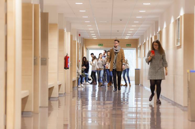 Students in the corridors at Comillas University