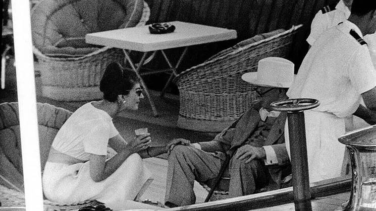 800px-Churchill_and_Maria_Callas.jpeg