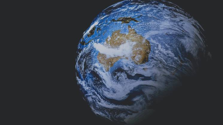 Una imagen del planeta Tierra con un enfoque en Australia y los océanos circundantes.