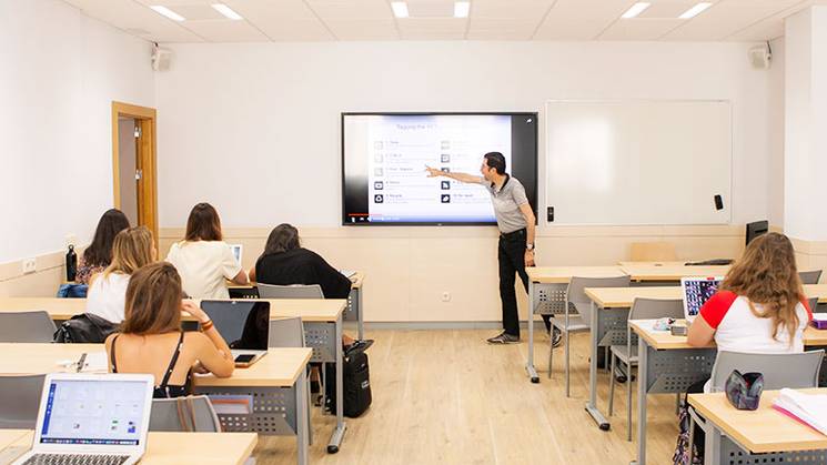 IBS-clase-profesor.
