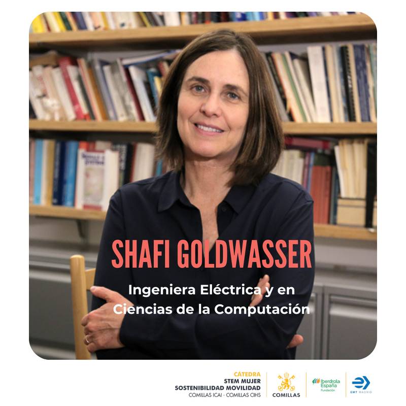 La imagen muestra a una mujer sonriente, ingeniera eléctrica y en ciencias de la computación, en un ambiente académico.