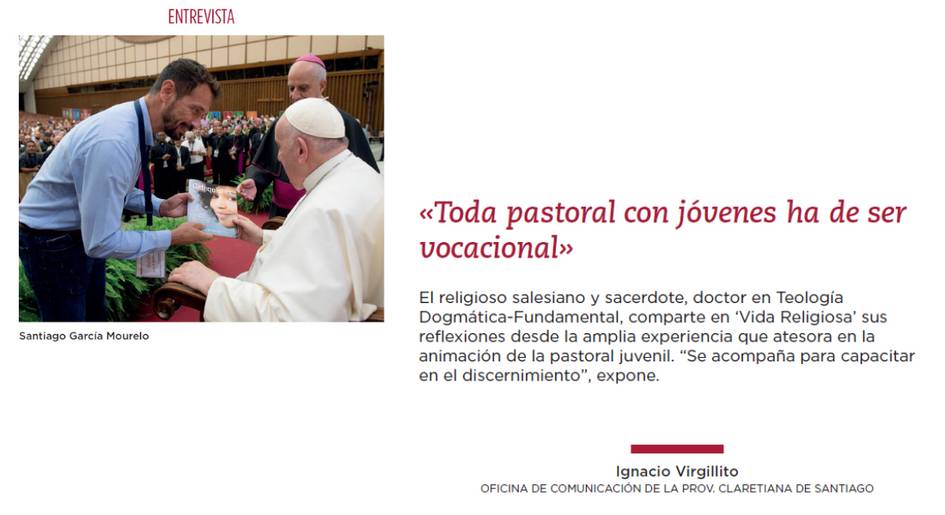 La imagen muestra un encuentro entre un hombre joven y el Papa, mientras el Papa sostiene un objeto que el hombre le entrega.