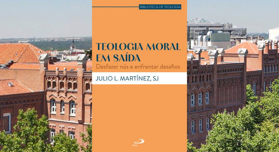 A book cover titled 'Teologia Moral em Saída' by Julio L. Martinez, SJ, overlaid on a scenic view of urban buildings.