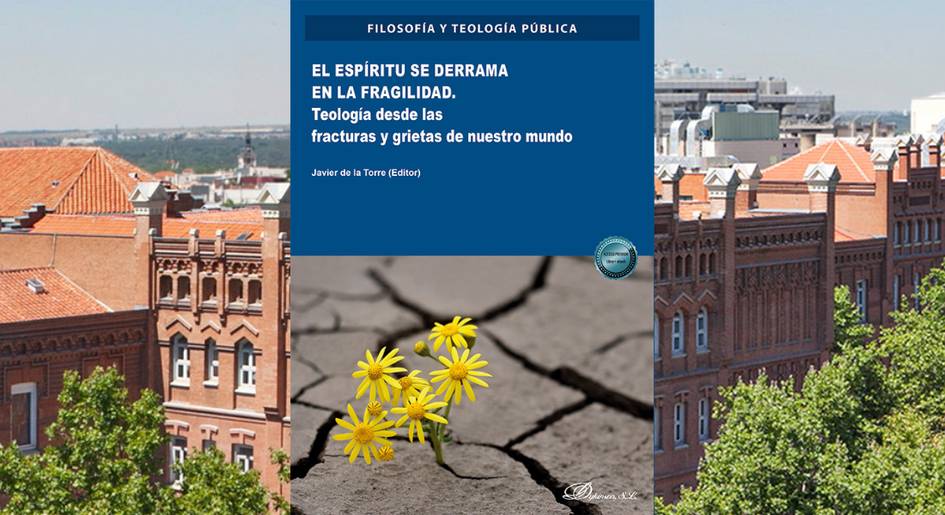 La imagen muestra una vista aérea de edificios y en primer plano un libro titulado 'EL ESPÍRITU SE DERRAMA EN LA FRAGILIDAD. Teología desde las fracturas y grietas de nuestro mundo' editado por Javier de la Torre.