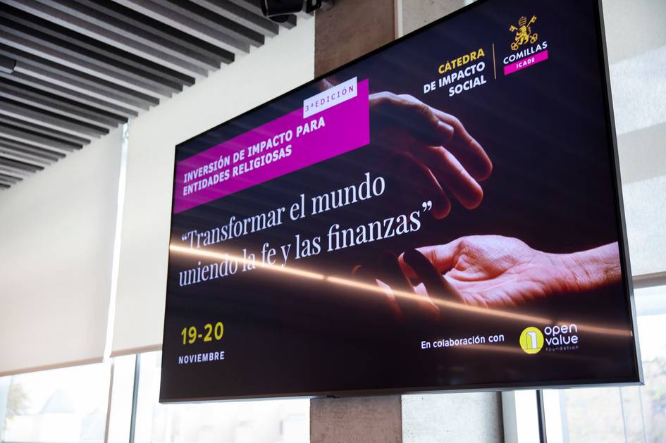 Pantalla que anuncia un evento sobre inversión de impacto para entidades religiosas.