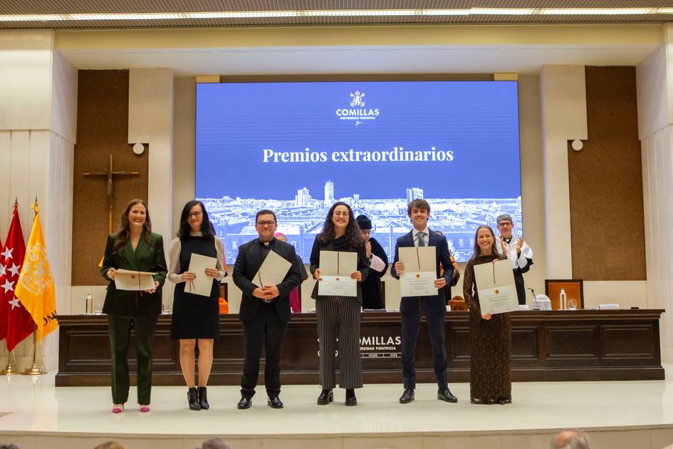 Ceremonia de entrega de los Premios Extraordinarios en Comillas.