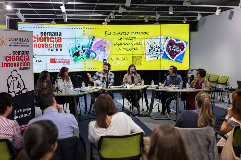 Una mesa de debate sobre ciencia e innovación en un evento en Madrid.
