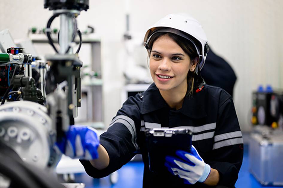 La Cátedra STEM Mujer de Comillas ha presentado su último informe titulado Estudios STEM en la Unión Europea y participación de la mujer.