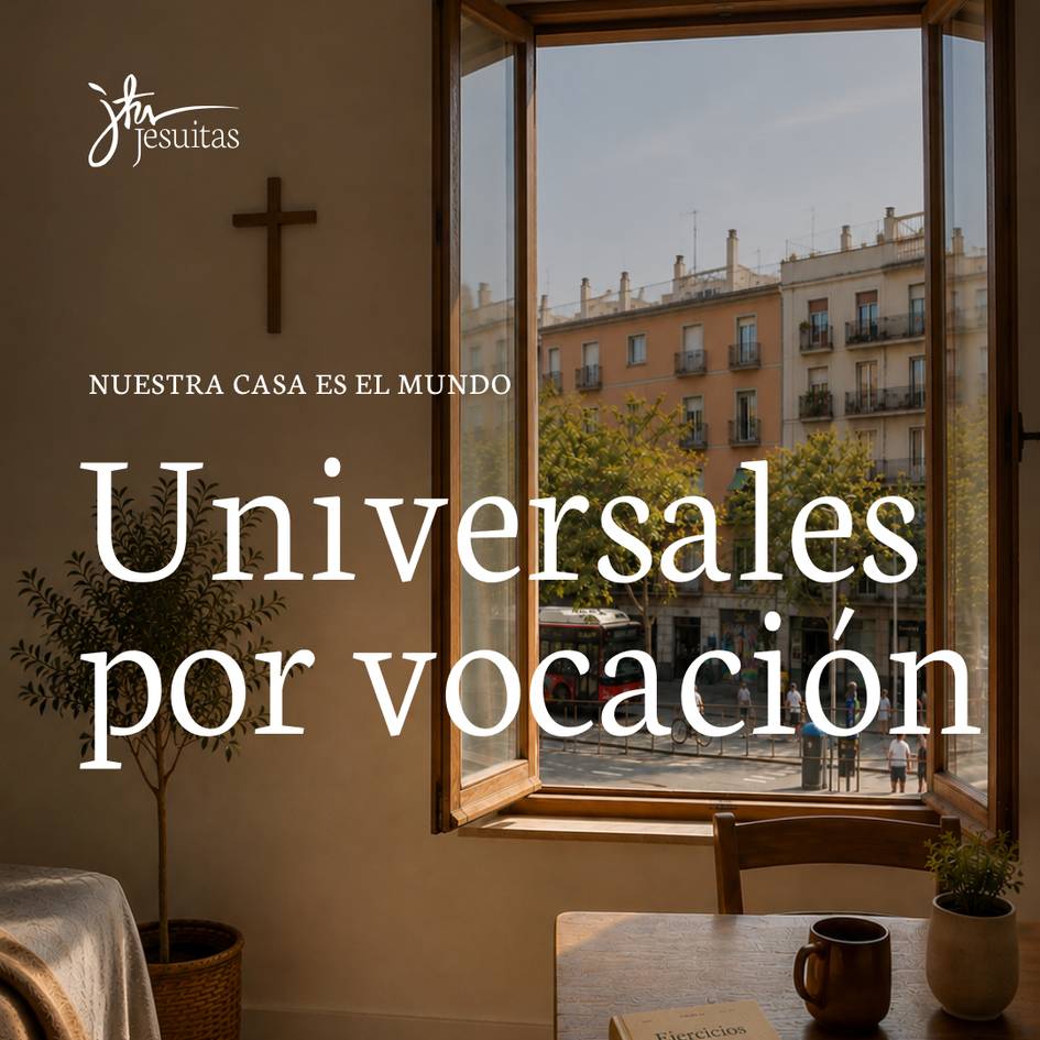 Una ventana abierta que muestra una vista de un edificio con árboles en la calle y un ambiente acogedor.