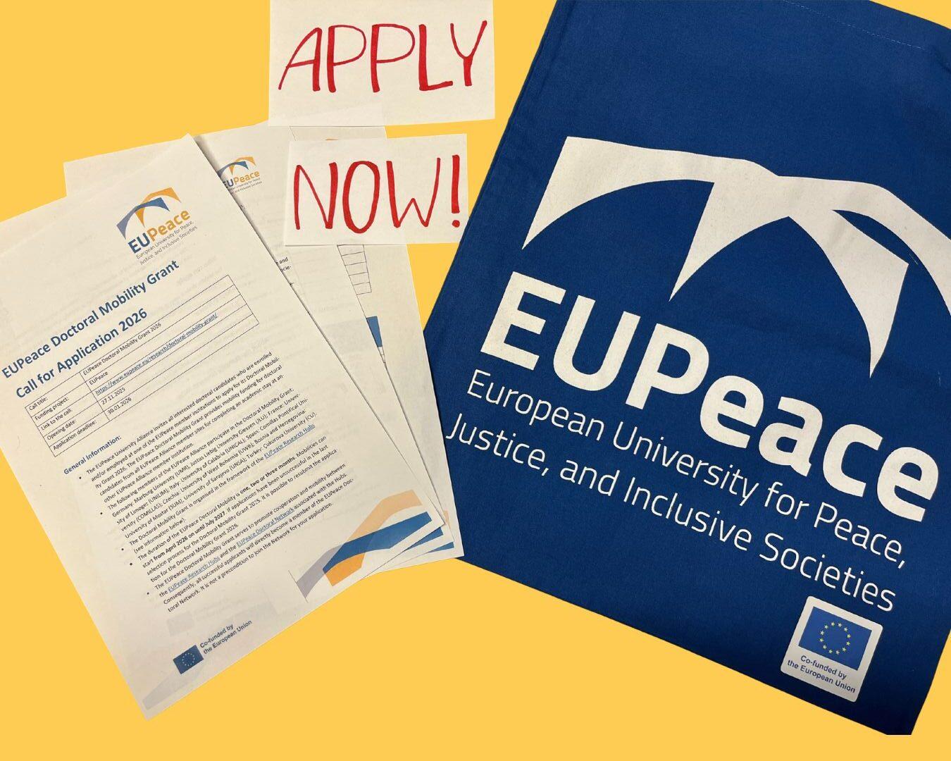 La imagen muestra documentos relacionados con una convocatoria de becas y una bolsa del programa EUPeace.