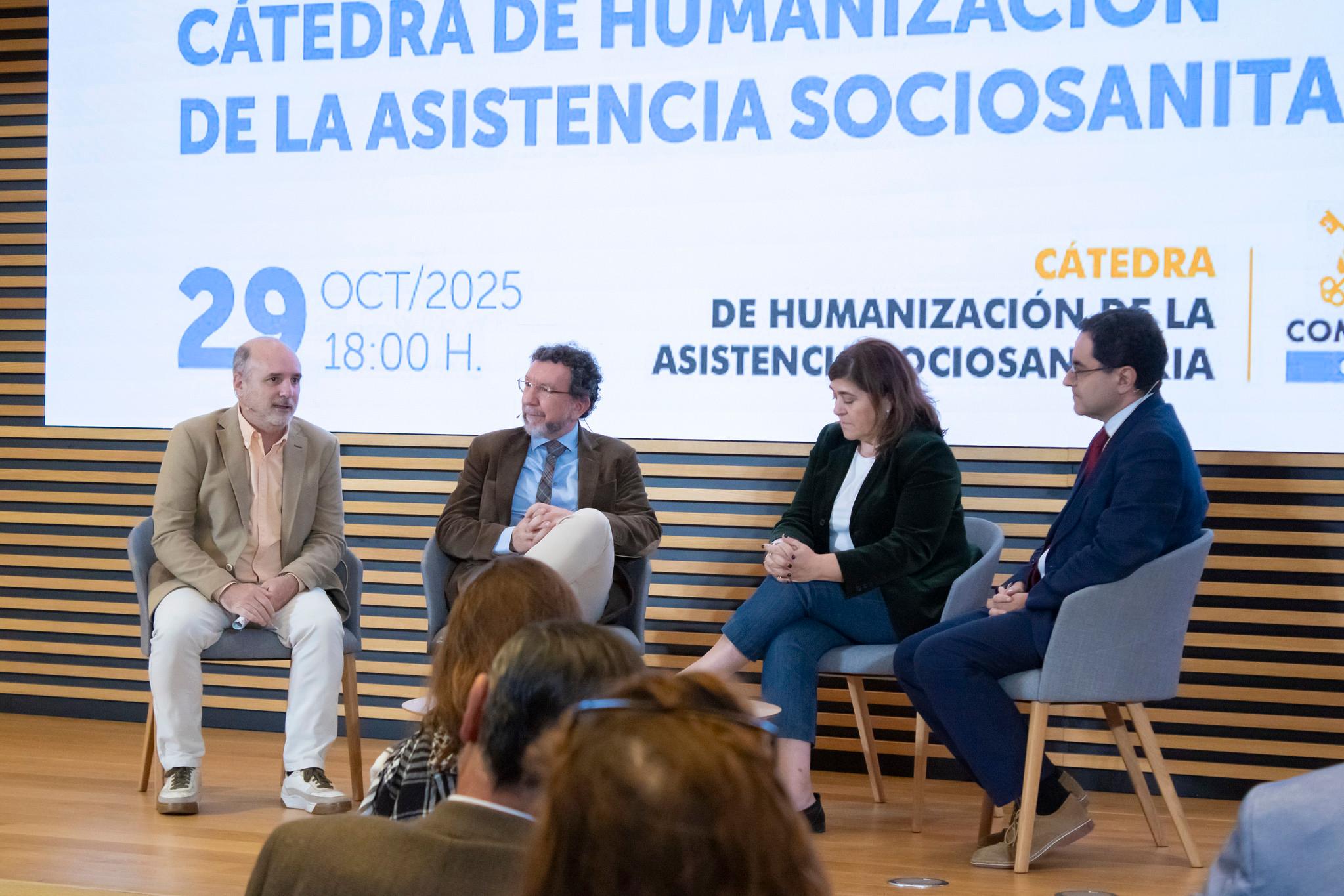Un panel de discusión sobre humanización en la asistencia sociosanitaria.