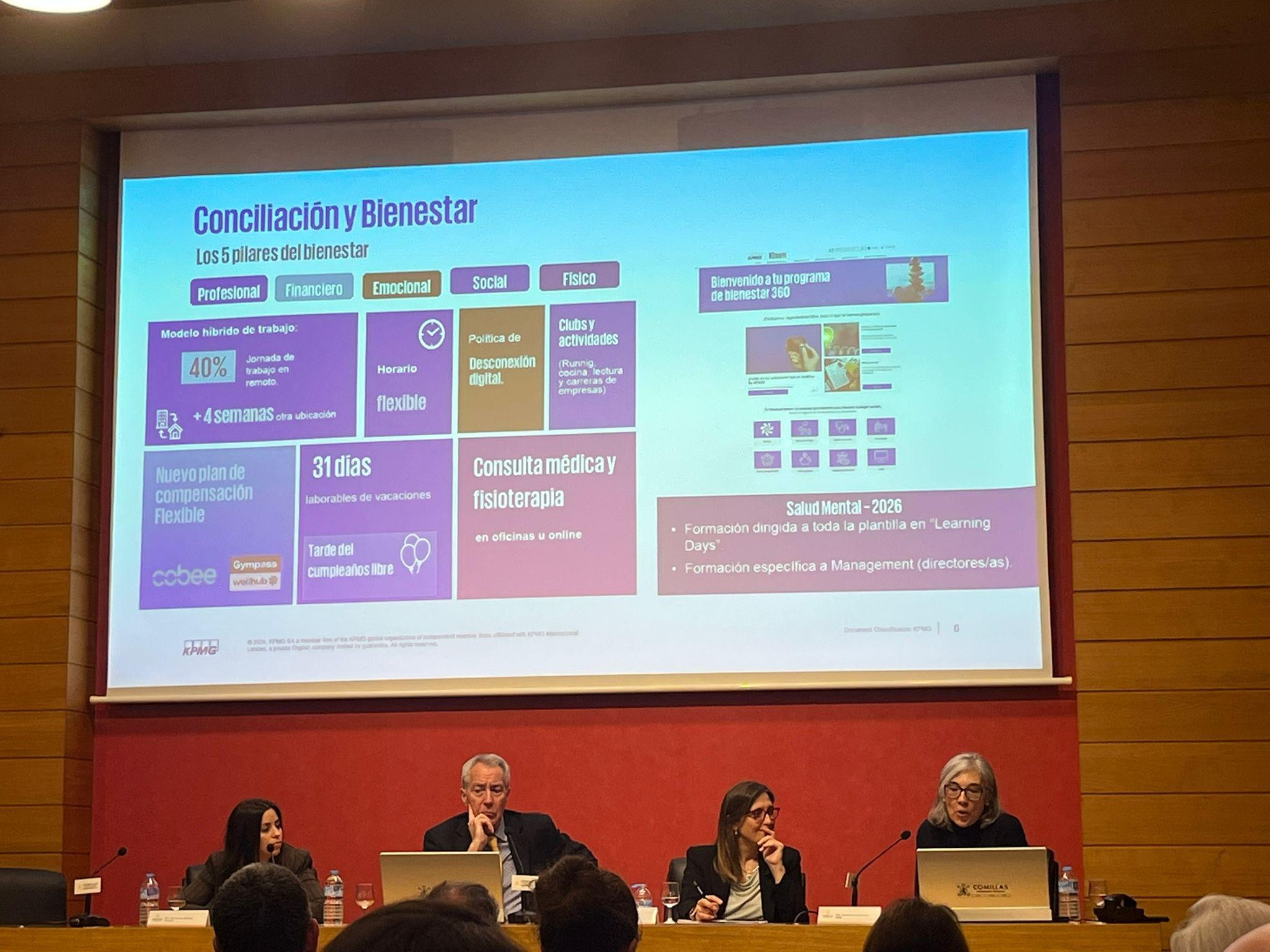 Presentación sobre conciliación y bienestar en un evento, destacando estadísticas y servicios relacionados.
