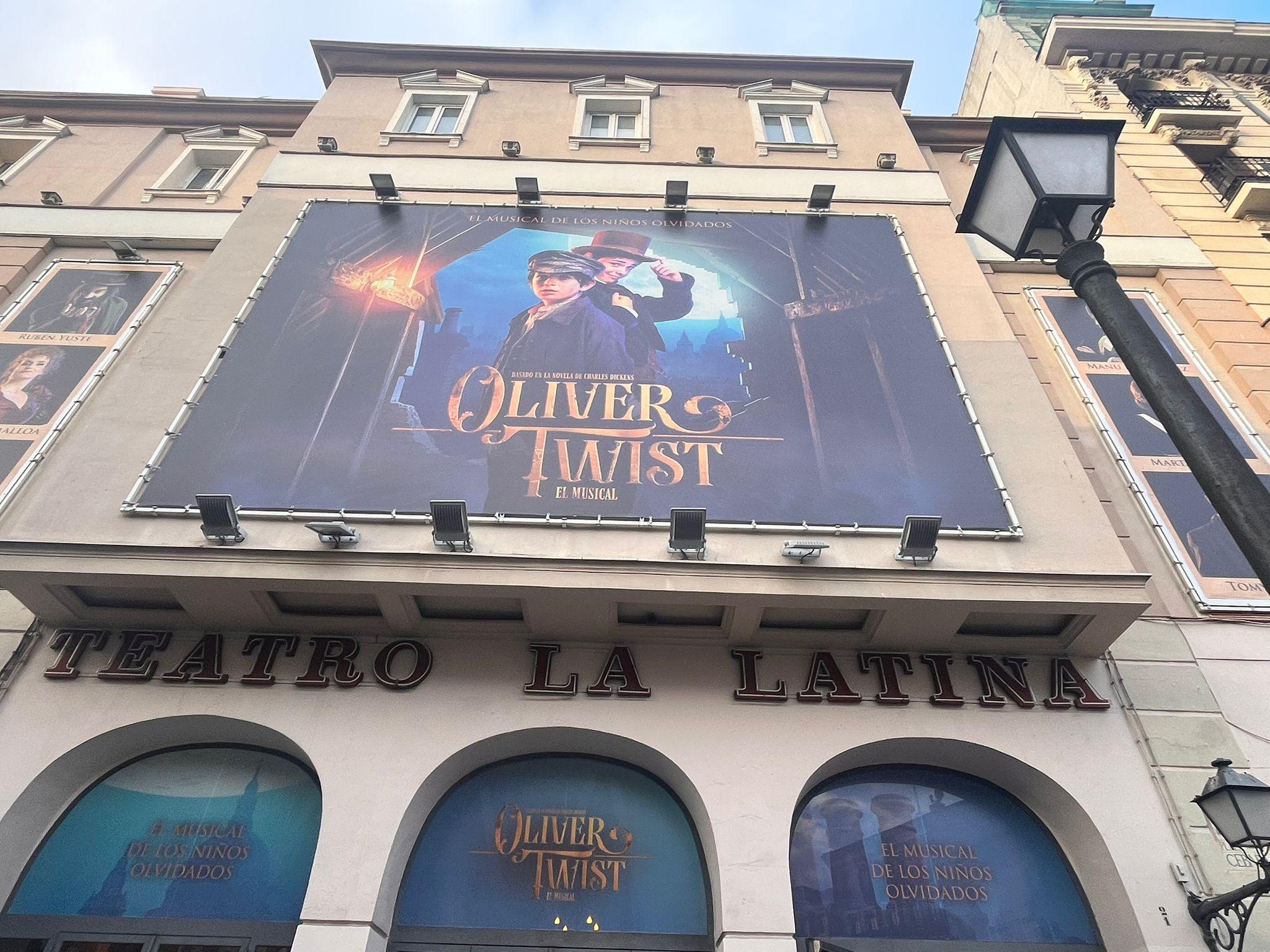 Imagen del cartel promocional de la obra 'Oliver Twist' en el Teatro La Latina.