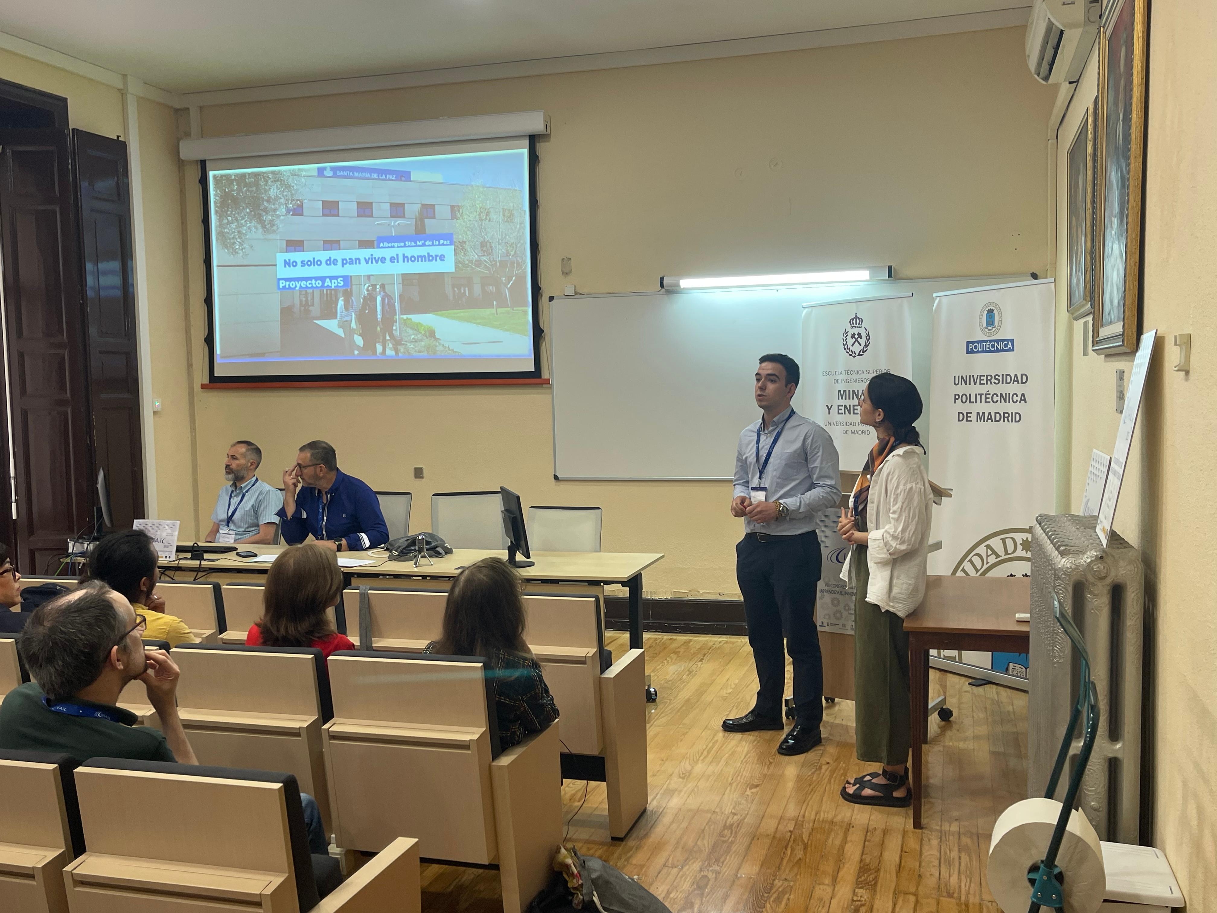 Alumnos de la EUEF en la presentación