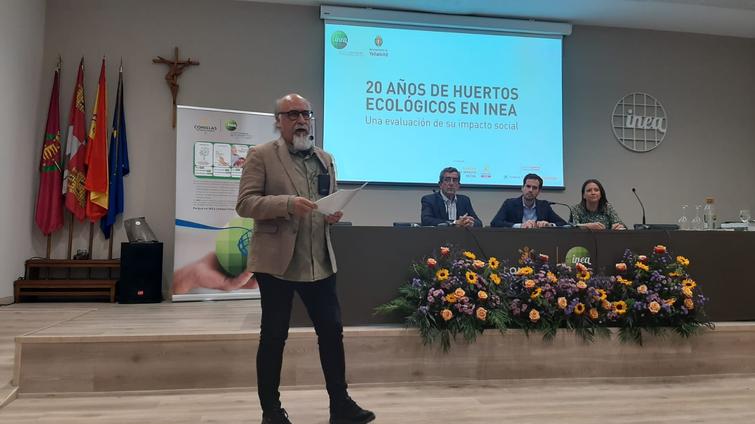 INEA Pedro Piedras y ponentes de la mesa-presentación 4.jpeg
