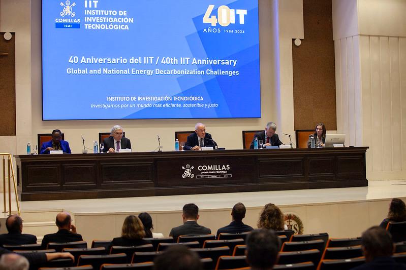 A panel discussion taking place during the 40th anniversary event of the IIT, focused on global and national energy decarbonization challenges.