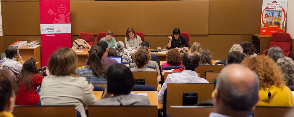 Ana Soler Presas, Vicerrectora de Relaciones Institucionales de la Universidad junto a Anna Sastre y Catalina Perazzo en la presentación